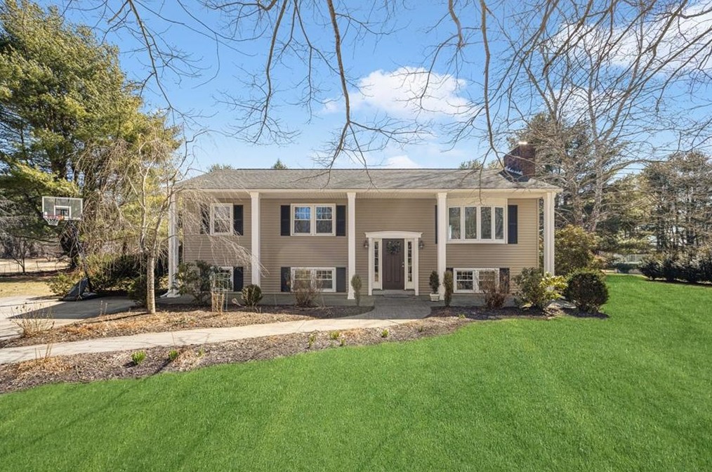 750 Hatchery Rd, North Kingstown, RI 02852