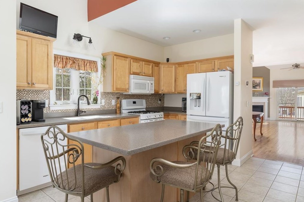 40 Old Louisquisset Pike #104, North Smithfield, RI 02896