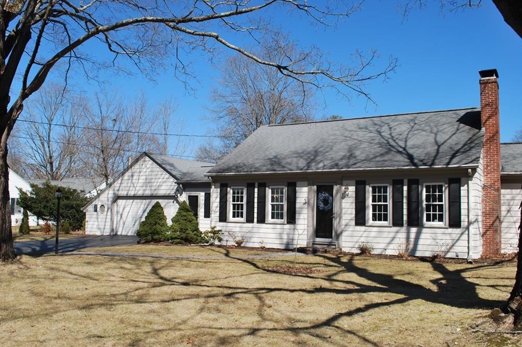 4 Melody Ln, Cumberland, RI 02864