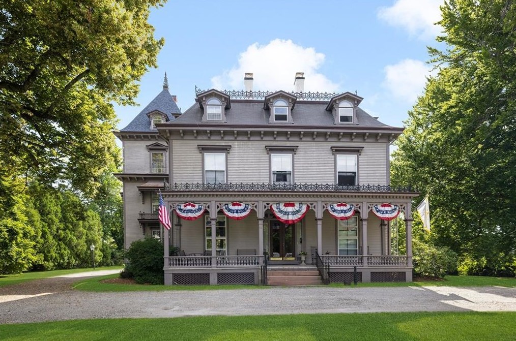 42 High St Apt 4, Bristol, RI 02809