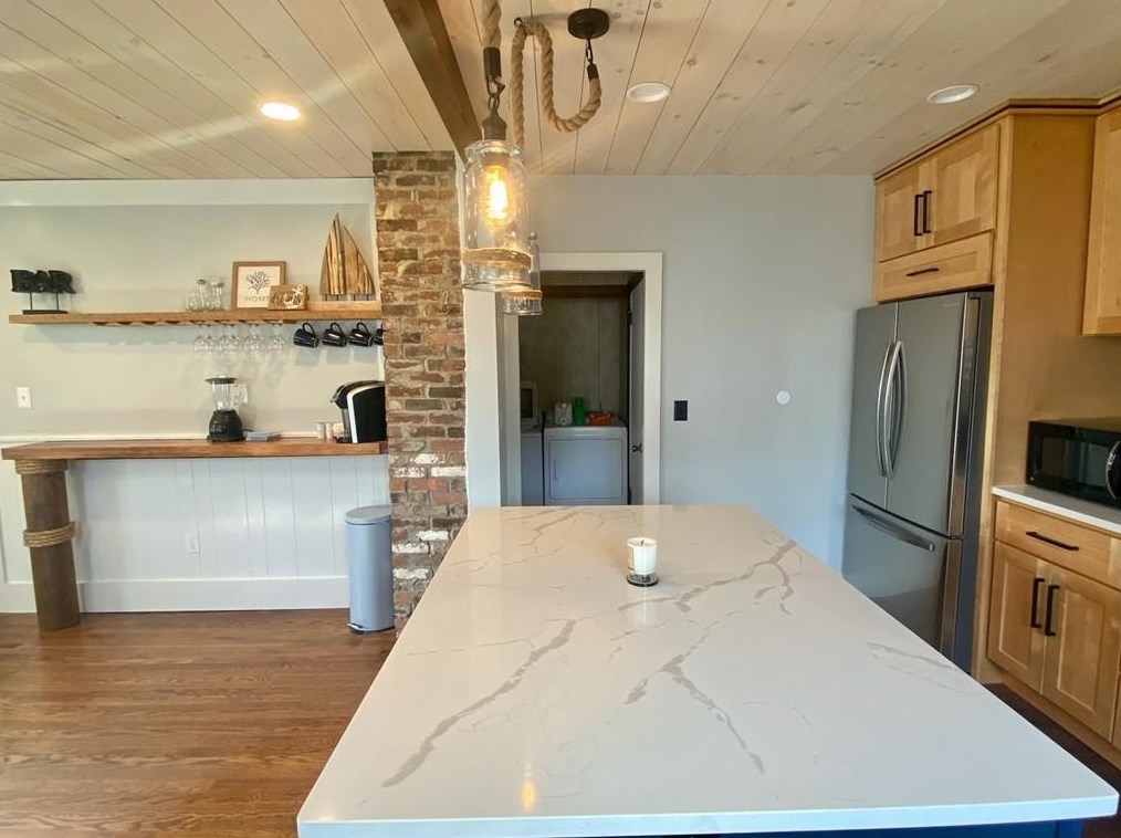 11 S Baptist St, Middletown, RI 02840