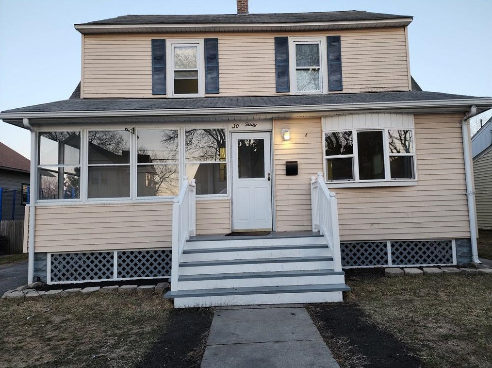 30 Woodbine St, Cranston, RI 02910-1917