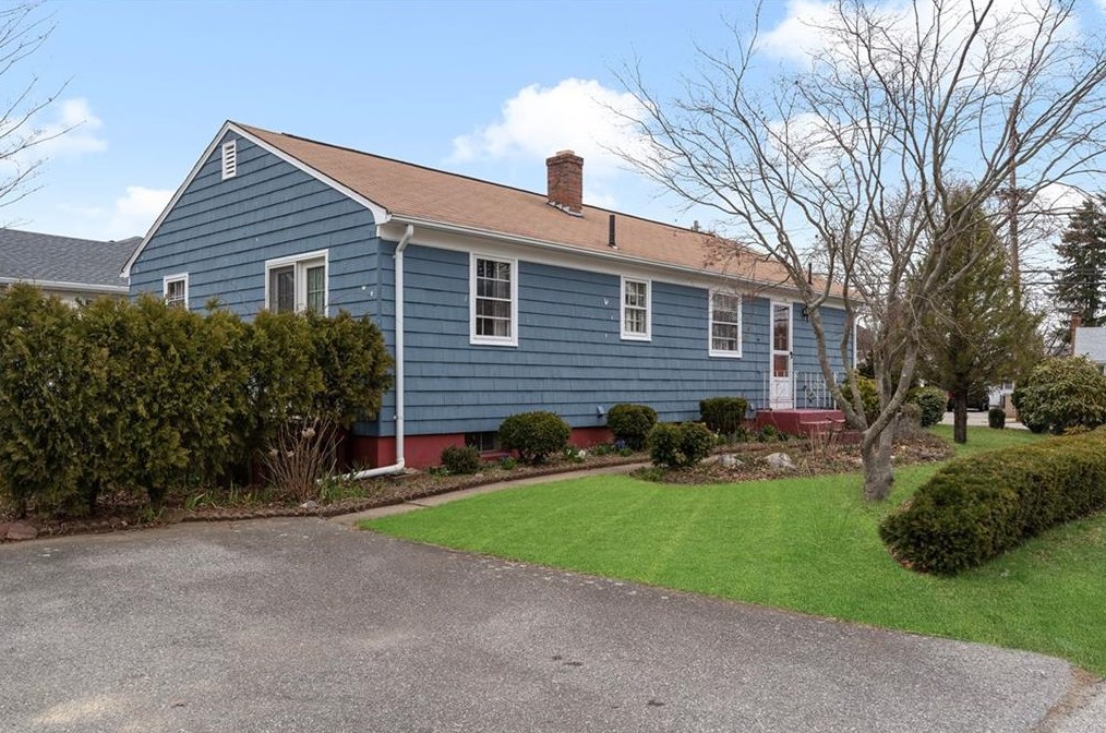 765 Willett Ave, East Providence RI  02915-2621 exterior