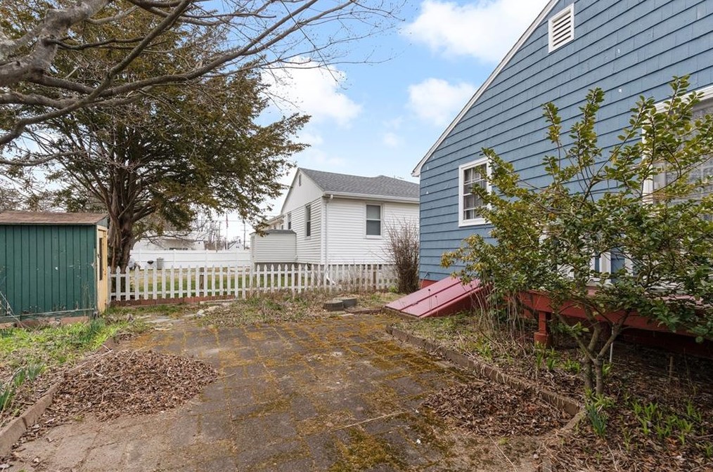 765 Willett Ave, East Providence RI  02915-2621 exterior