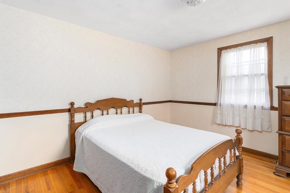 765 Willett Ave, East Providence RI  02915-2621 exterior