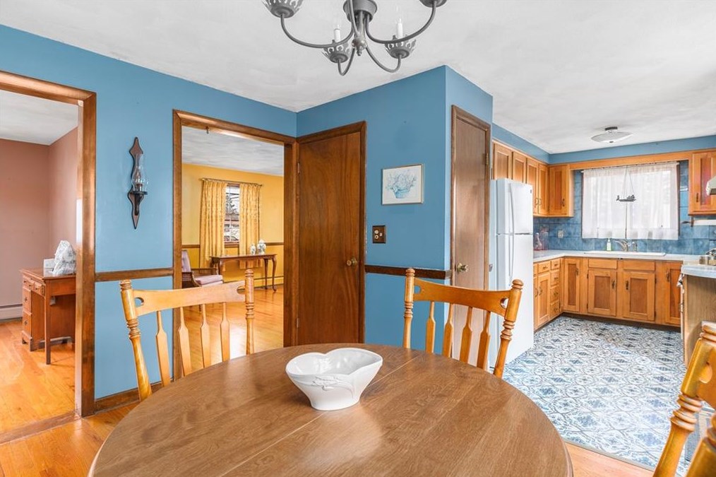 765 Willett Ave, East Providence RI  02915-2621 exterior