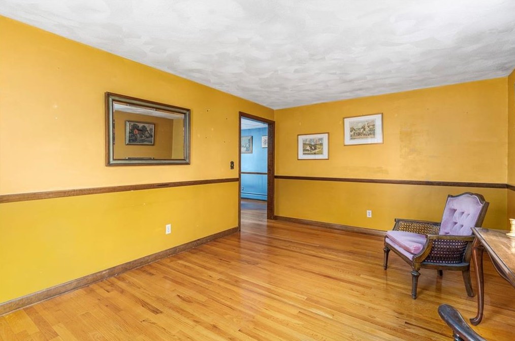 765 Willett Ave, East Providence RI  02915-2621 exterior