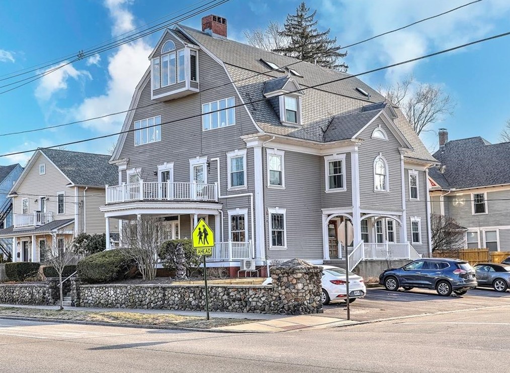 1291 Narragansett Blvd #2, Providence, RI 02905