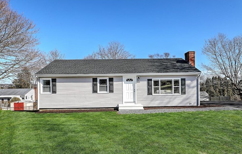 103 Viking Dr, Portsmouth, RI 02871-3251