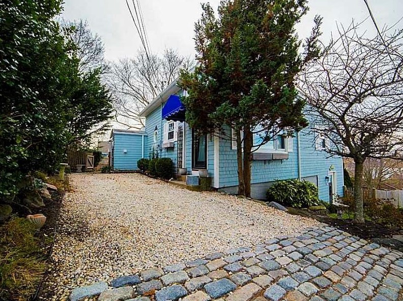 5 Pierce Ct, Tiverton, RI 02878