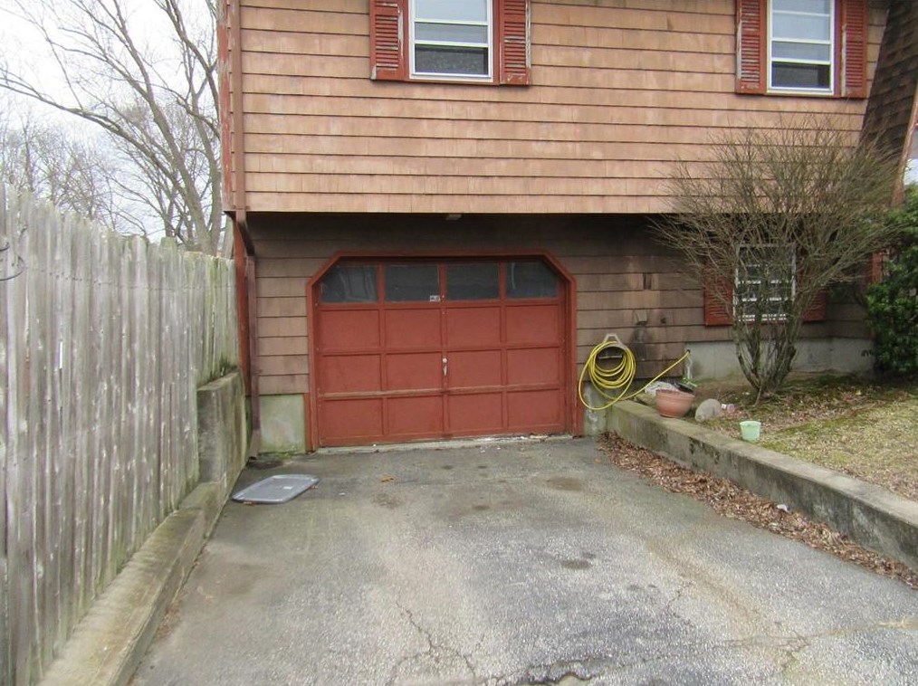 11 N Gate Dr, West Warwick, RI 02893