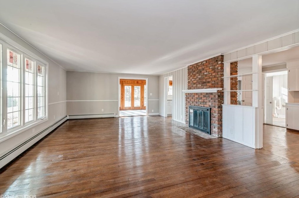 7 Hillside St, South Kingstown, RI 02874