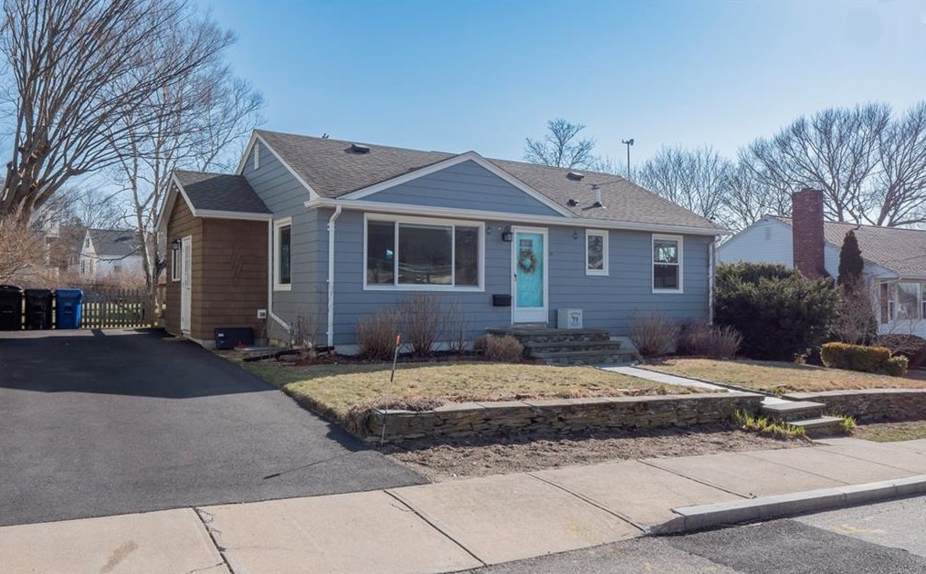 41 Sheffield Ave, Middletown, RI 02840