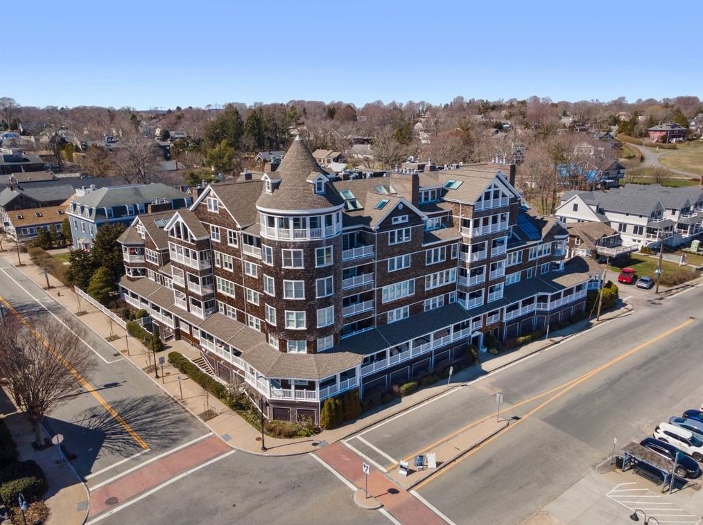53 Conanicus Ave #4b, Jamestown, RI 02835