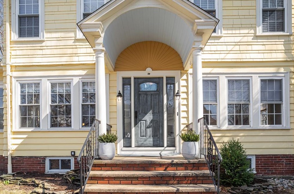 19 Cold Spring St, Providence, RI 02906
