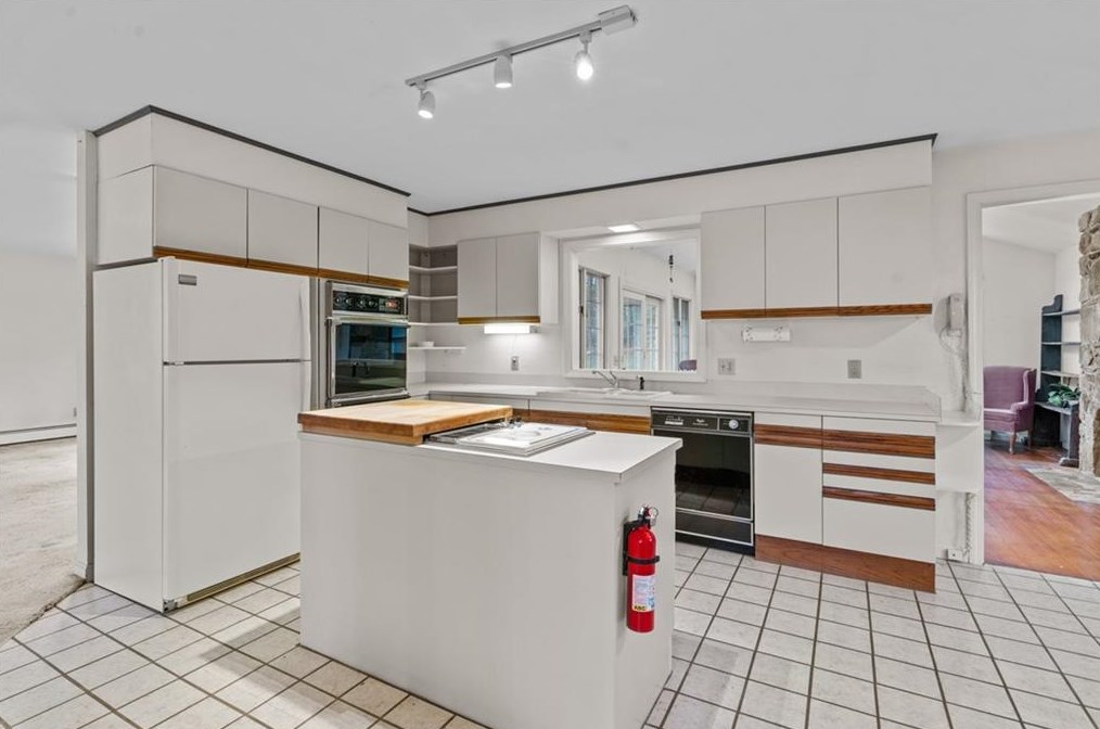 175 Woodville Alton Rd, Richmond RI  02832-2421 exterior