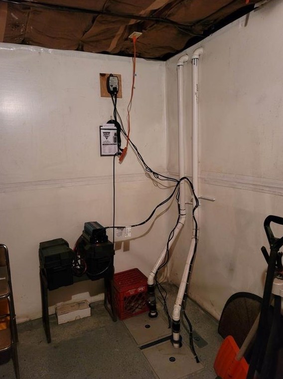 175 Woodville Alton Rd, Richmond RI  02832-2421 exterior