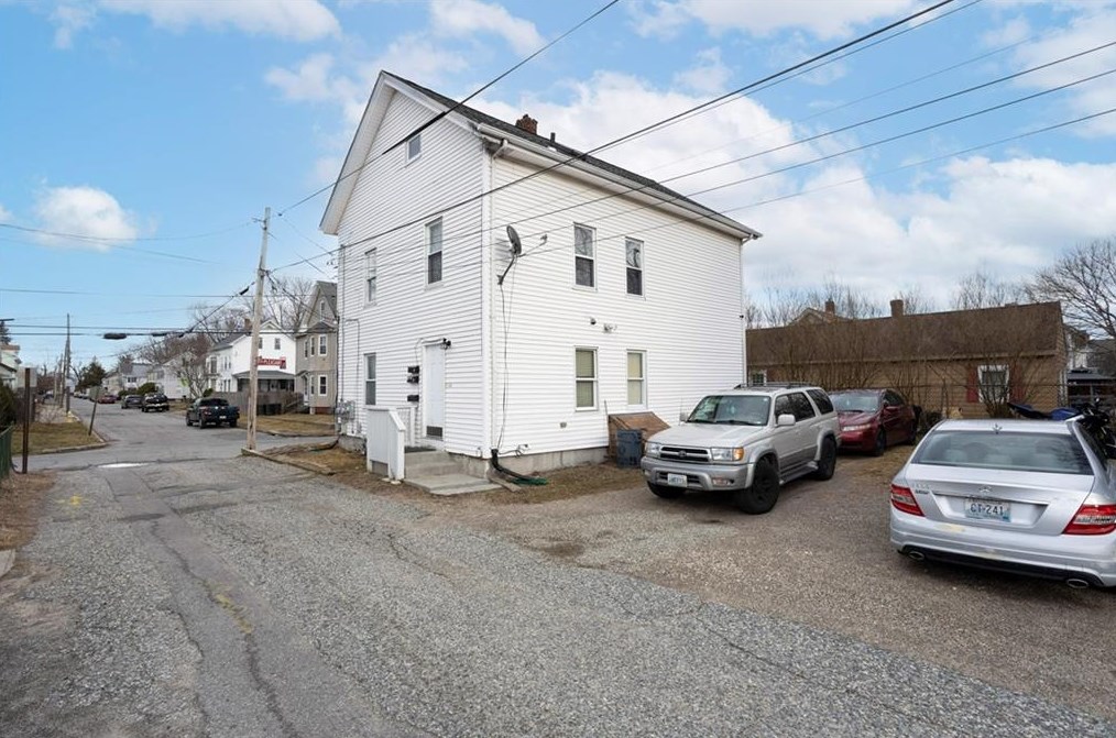 110 Pleasant St, Lincoln, RI 02865