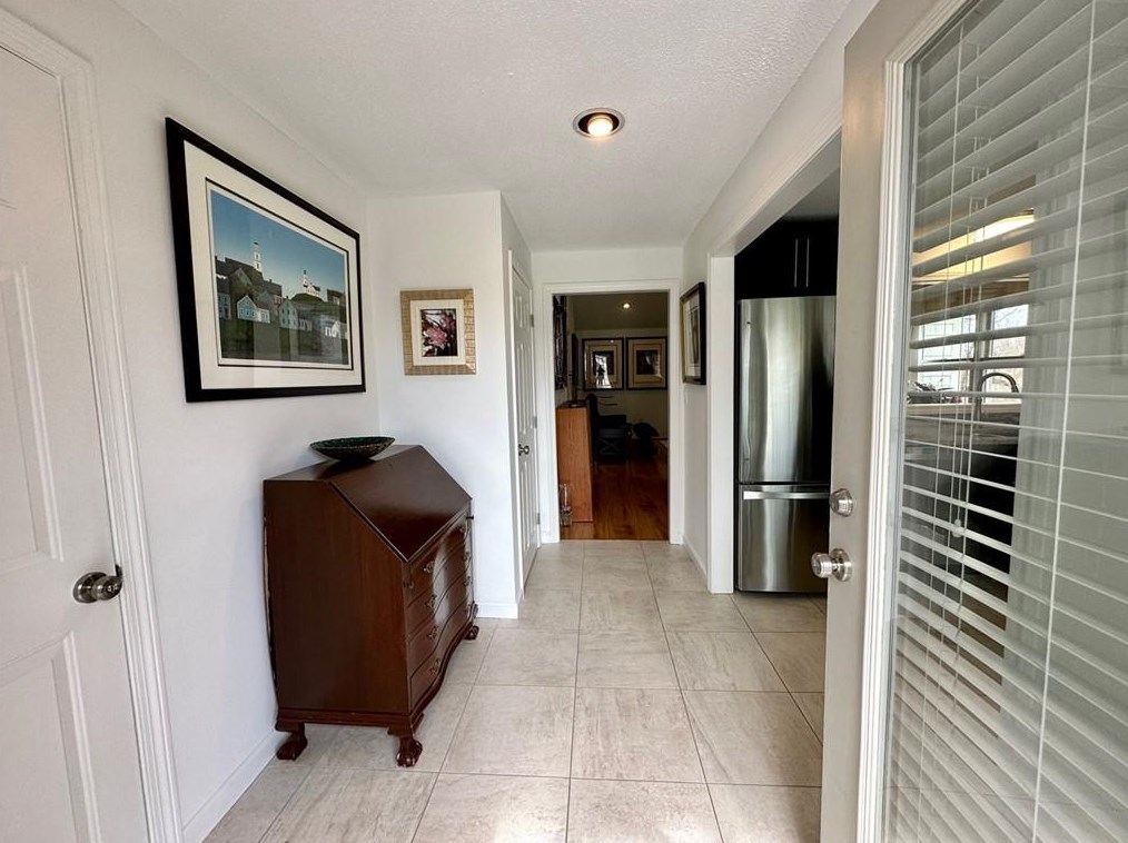 61 Valley Ln, Portsmouth, RI 02871