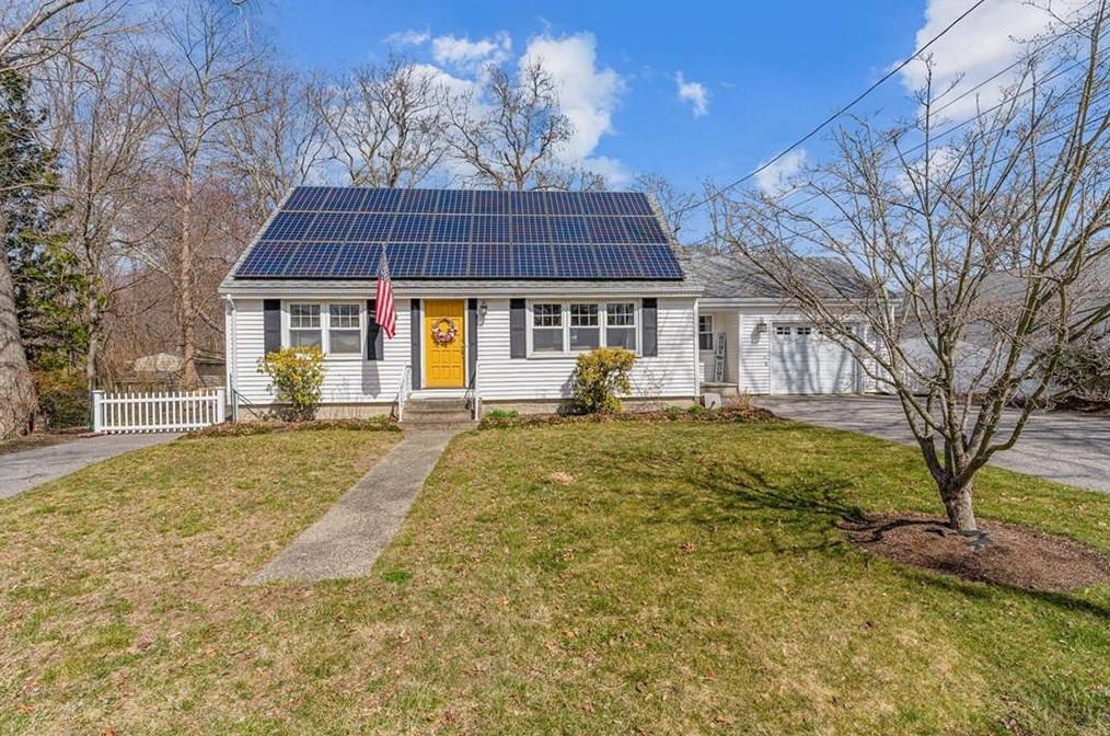 20 Kinnicutt Ave, Warren, RI 02885