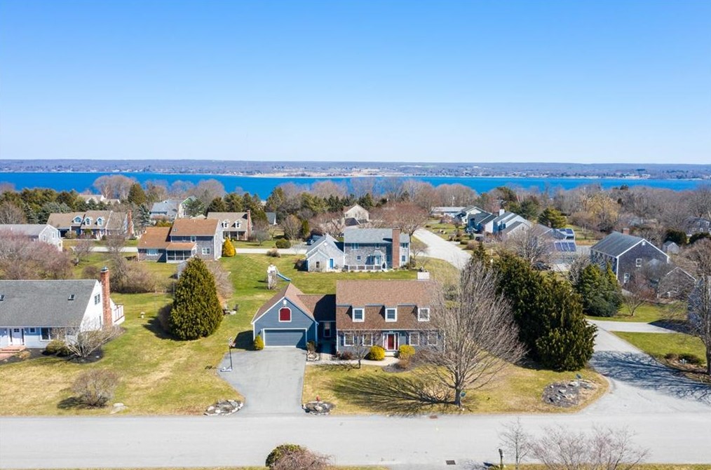 45 Windstone Dr, Portsmouth, RI 02871