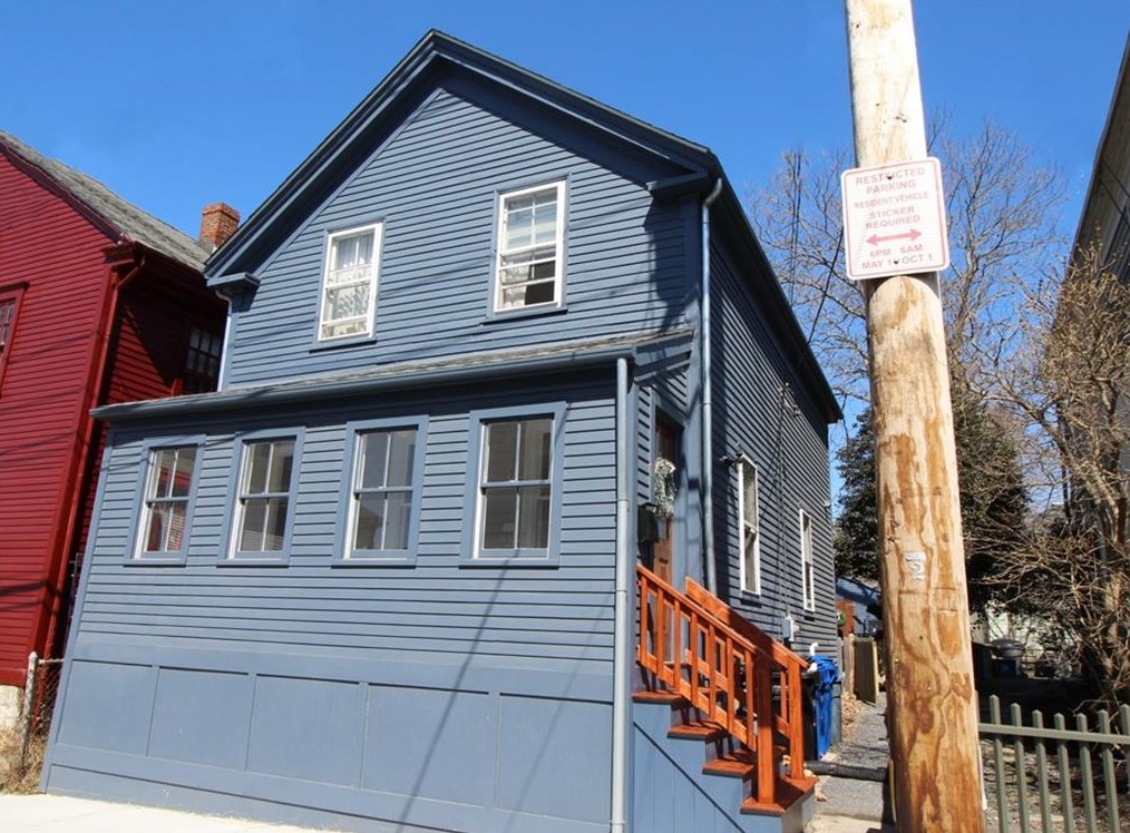 11 Poplar St, Middletown, RI 02840