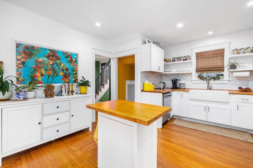 95 Oakland Ave, Cranston RI  02910-4514 exterior