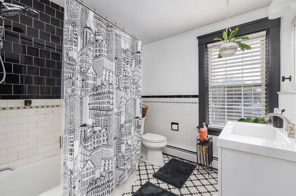 95 Oakland Ave, Cranston RI  02910-4514 exterior