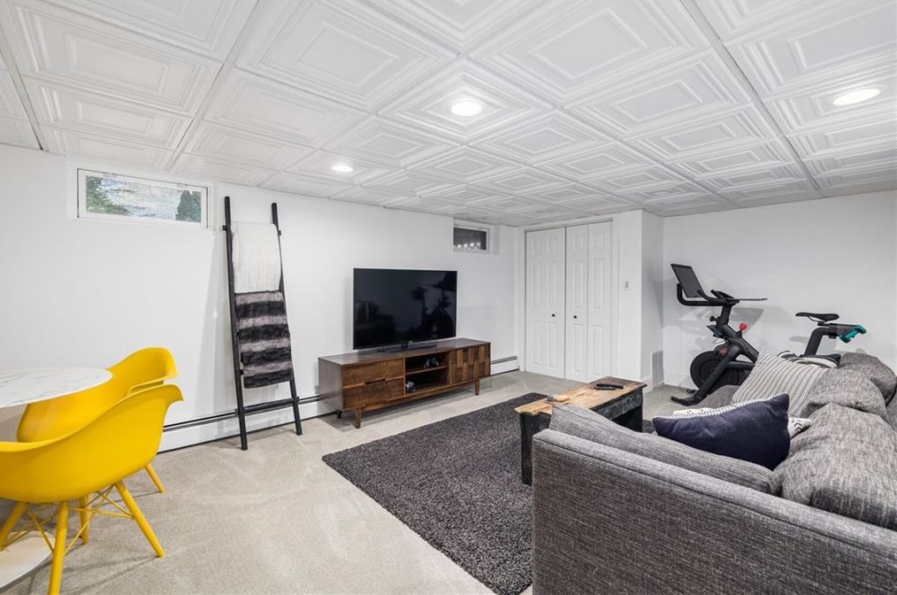 95 Oakland Ave, Cranston RI  02910-4514 exterior