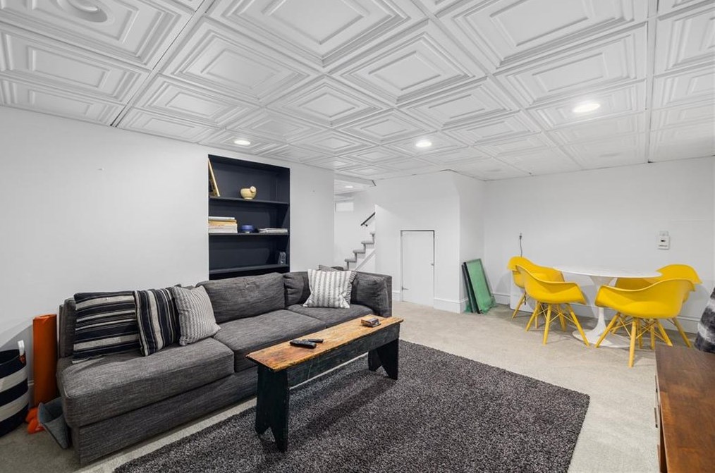 95 Oakland Ave, Cranston RI  02910-4514 exterior