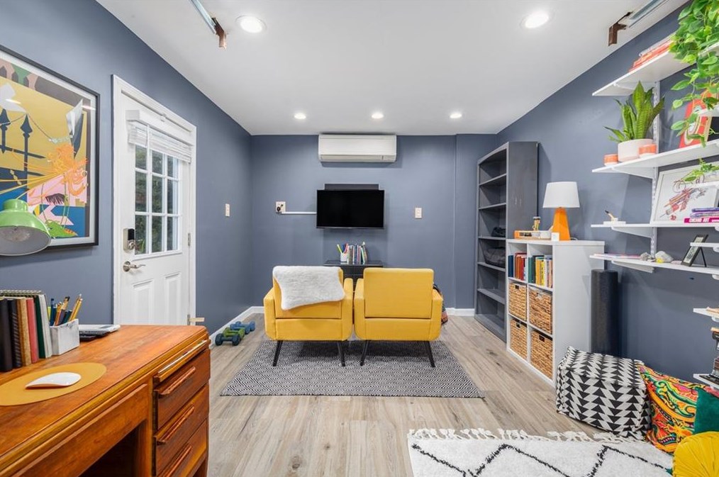 95 Oakland Ave, Cranston RI  02910-4514 exterior