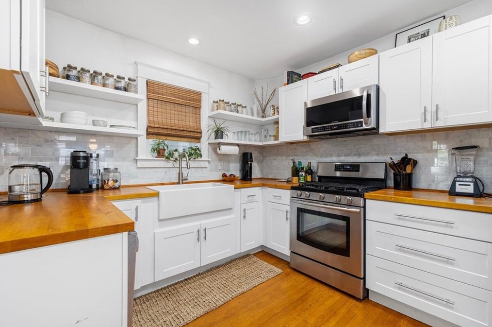 95 Oakland Ave, Cranston RI  02910-4514 exterior