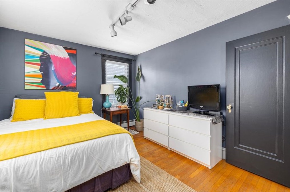 95 Oakland Ave, Cranston RI  02910-4514 exterior