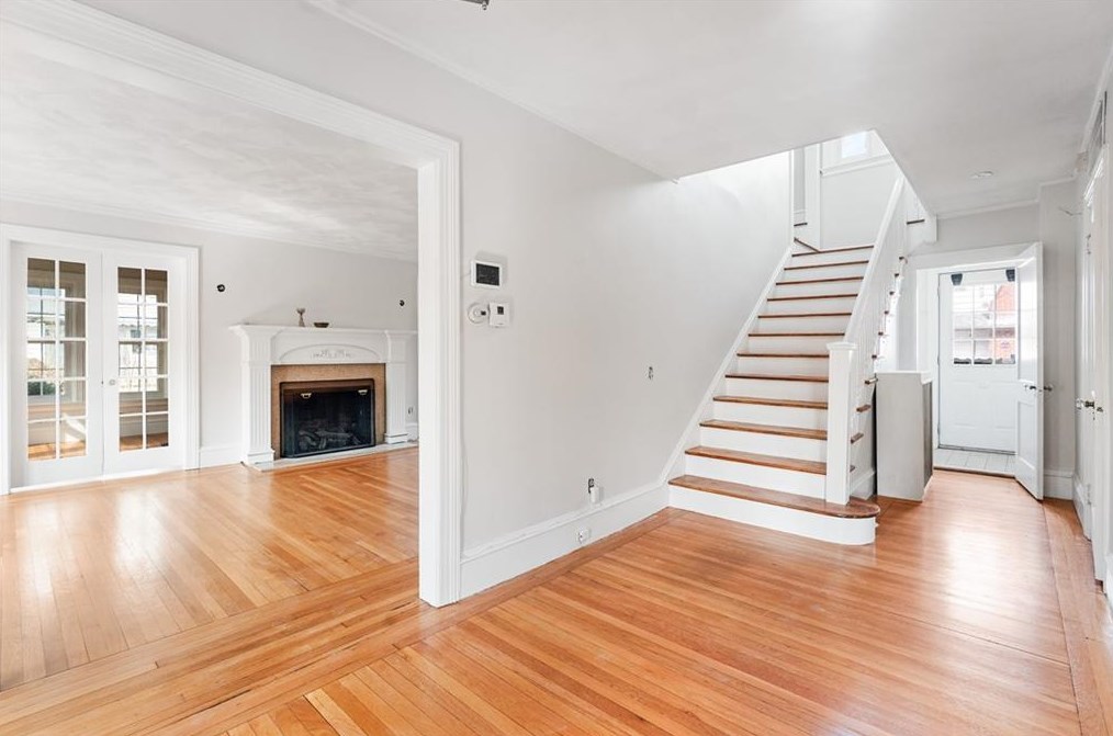 50 Arlington St, Pawtucket, RI 02860-4231