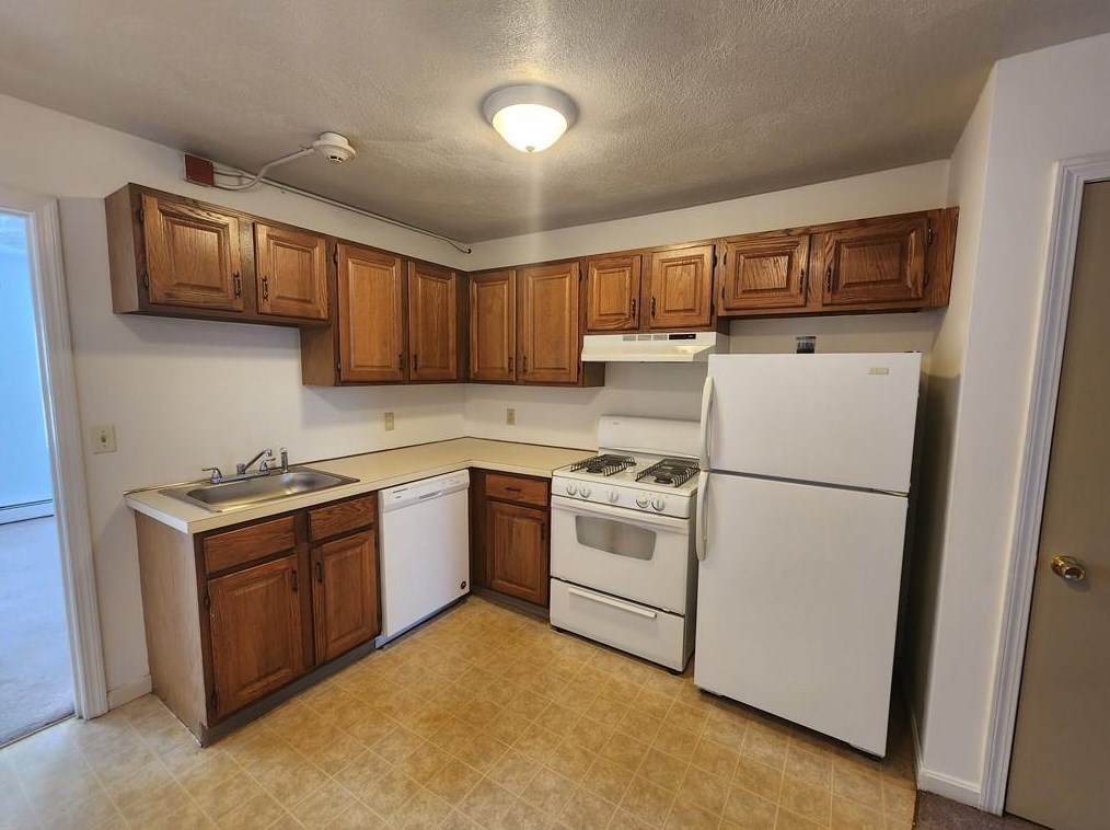 10 East St, Cranston RI 02920-4421 exterior