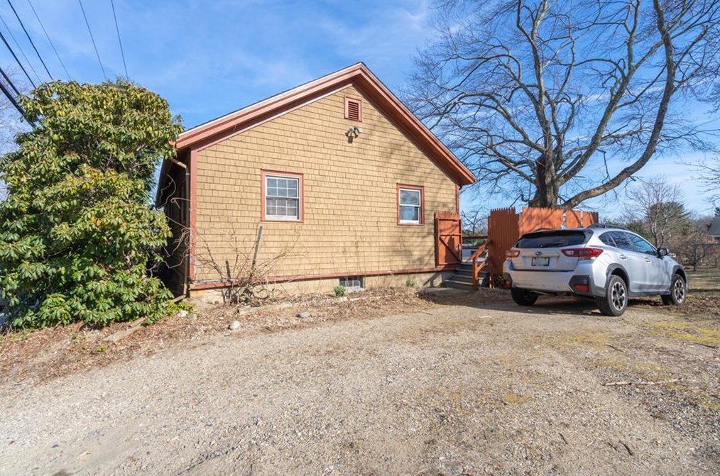 1010 Frenchtown Rd, Warwick, RI 02818