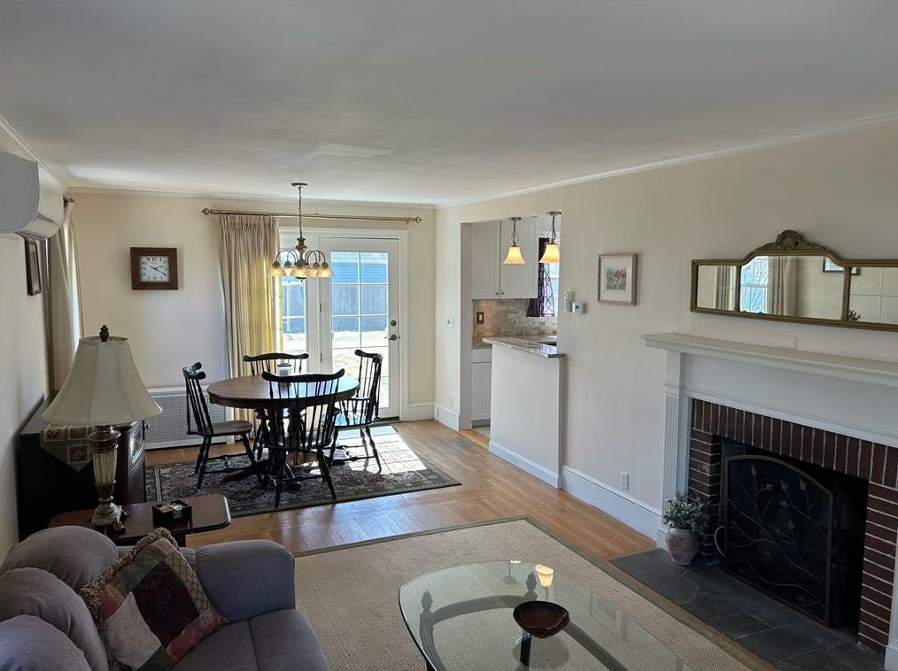 20 Davis Ave, Cranston, RI 02910
