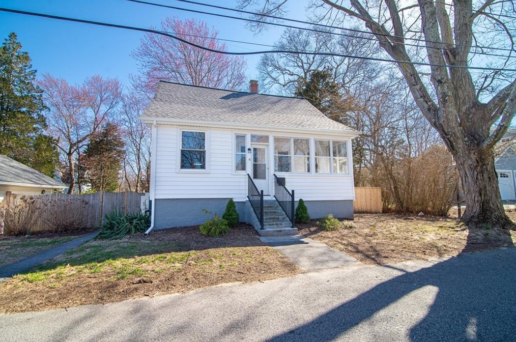 6 3rd St, Barrington, RI 02806