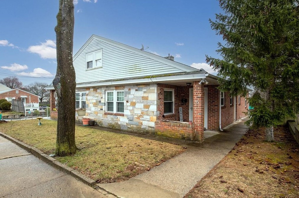 8 Jane St, North Providence, RI 02904
