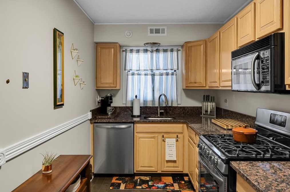 650 E Greenwich Ave #5-201, West Warwick, RI 02893