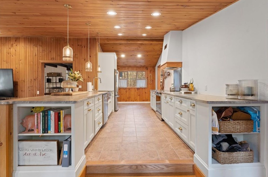 100 Foster Center Rd, Scituate RI  02825-1327 exterior