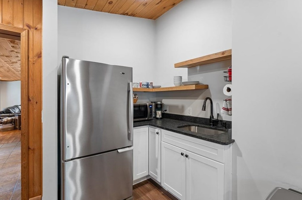 100 Foster Center Rd, Scituate RI  02825-1327 exterior