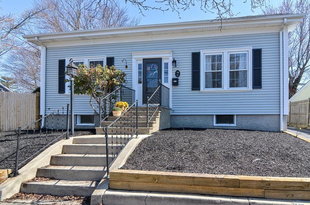 8 Cumberland Rd, East Providence, RI 02915