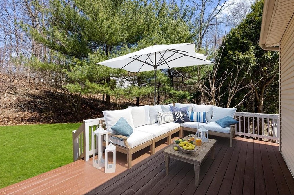 8 Logan Dr, Lincoln RI  02865-1349 exterior