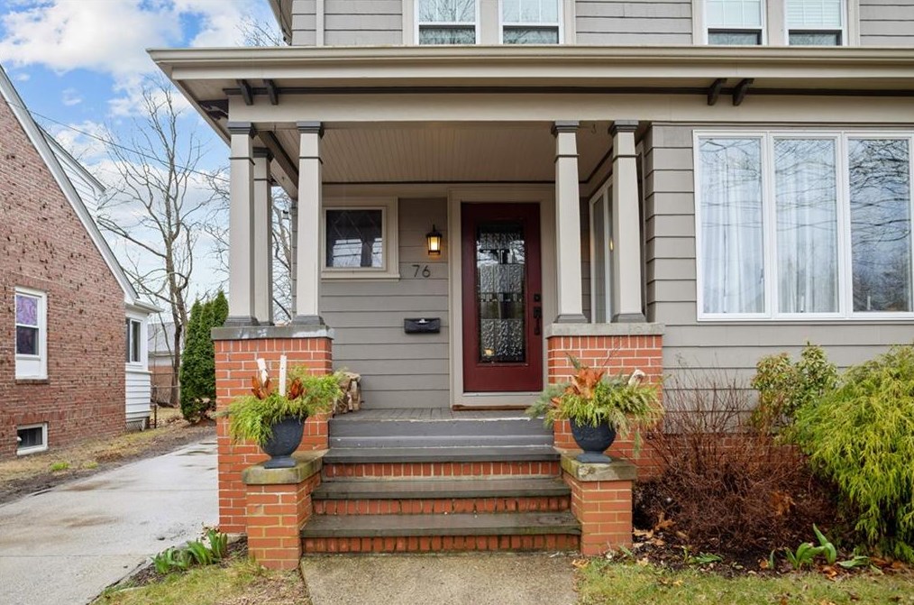 76 Basswood Ave, Providence, RI 02908-1803