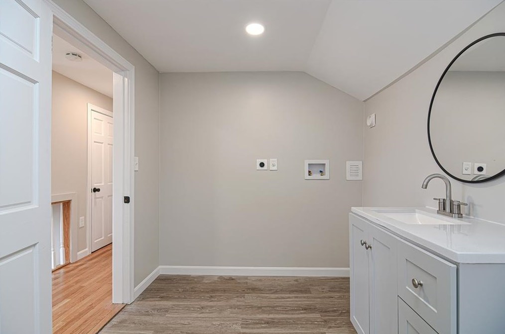 64 Burnside Ave, East Providence RI  02915-3223 exterior