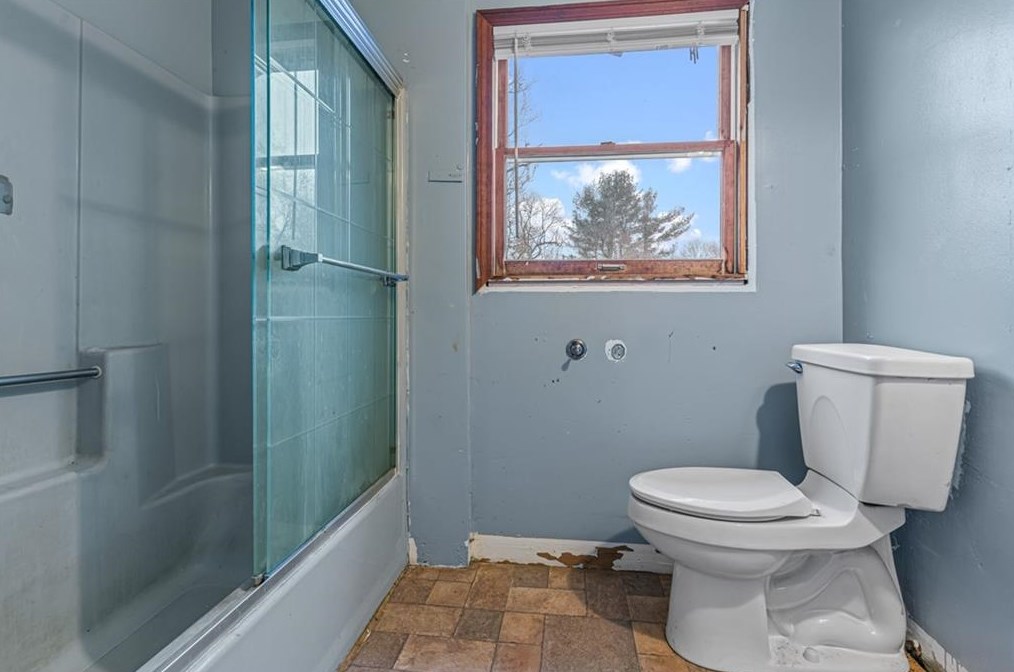 8 Clay St, Hopkinton RI  02804-1602 exterior
