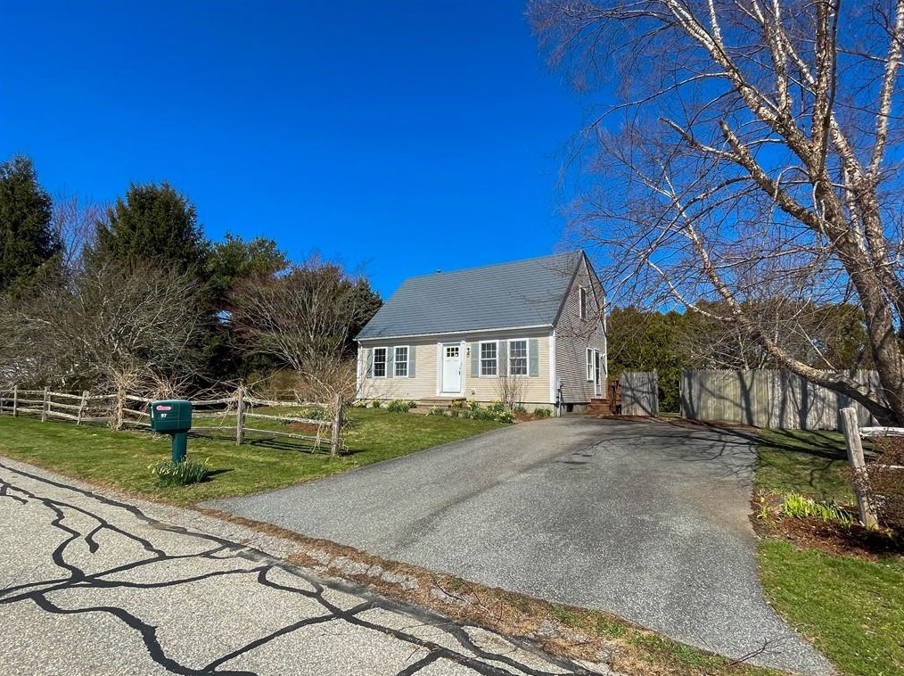 97 W View Rd, Middletown, RI 02842