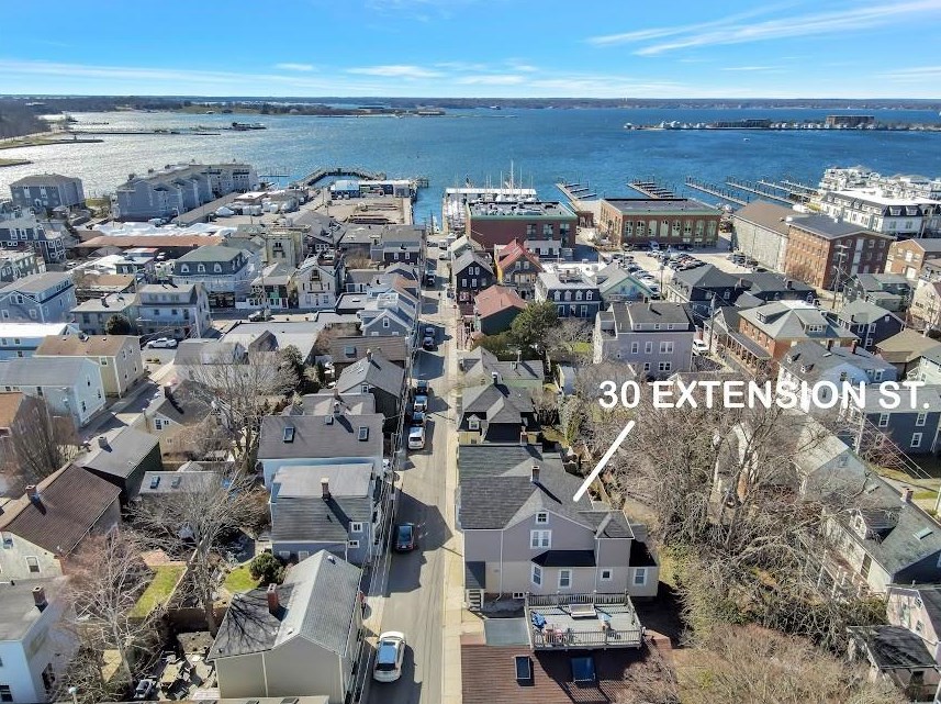 30 Extension St, Middletown, RI 02840