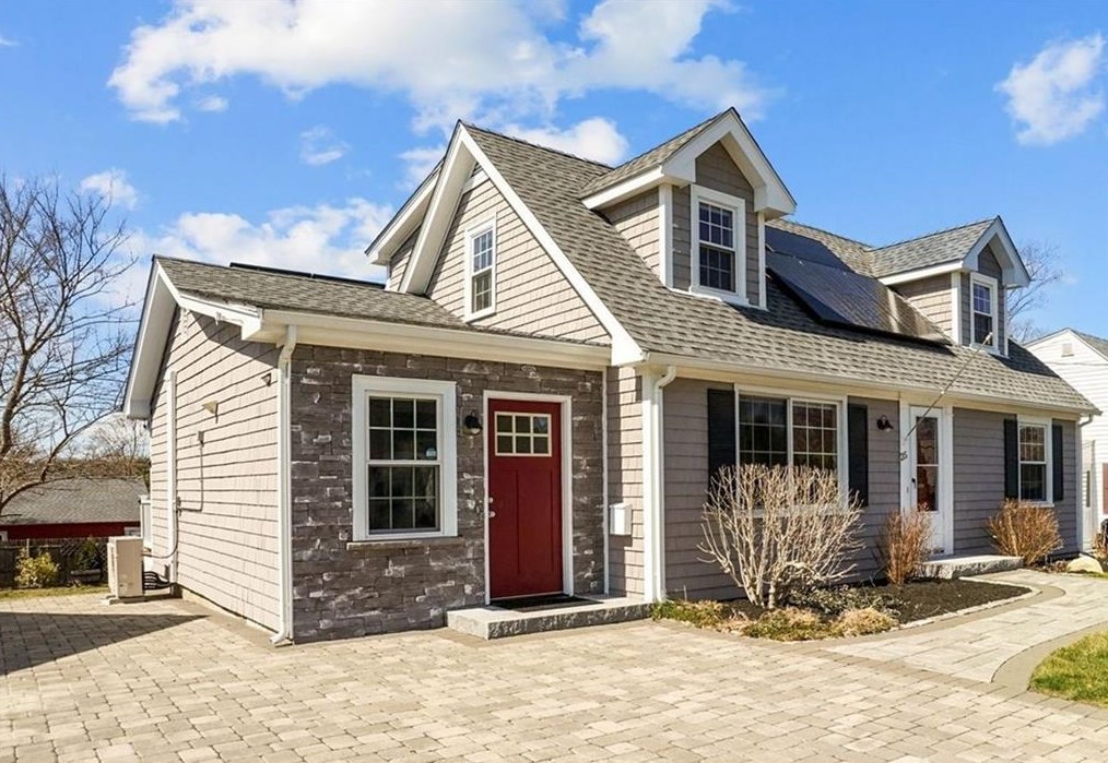 25 Brae St, North Providence, RI 02911